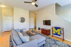 Michigan Townhome with Smart TV 25 Mi to Detroit!
